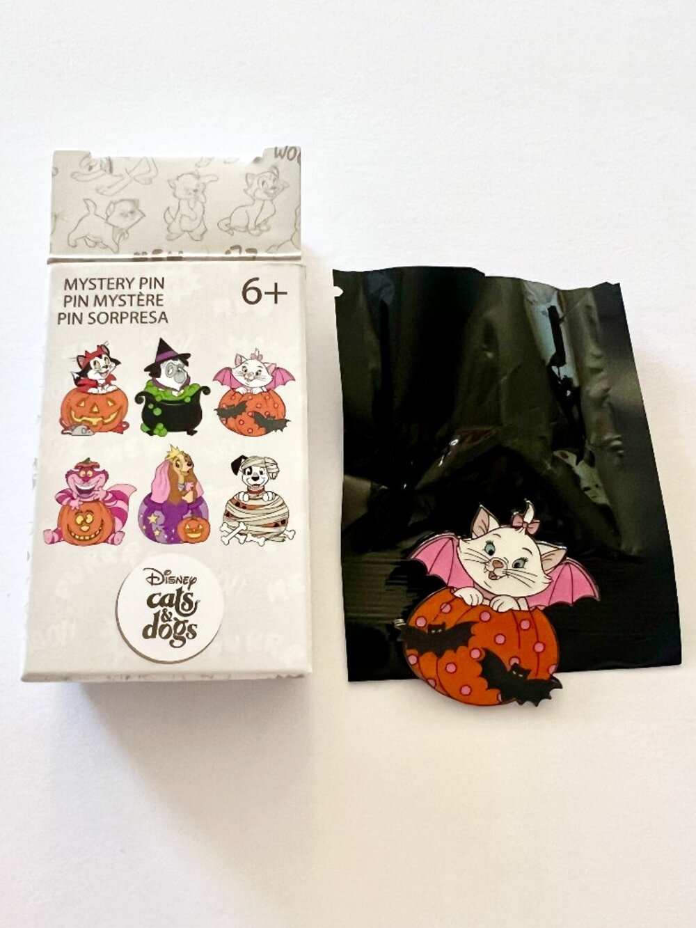 Disney Loungefly Cats & Dogs Halloween Pumpkin Costume Pin Marie As A Bat